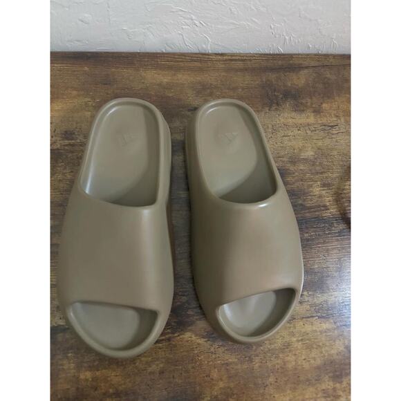 Men’s Size 12 Adidas Yeezy Earth Brown slide - Picture 2 of 7